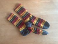 Stricksocken Kinder Schwarz rot gelb gestreift Baden-Württemberg - Bad Rappenau Vorschau