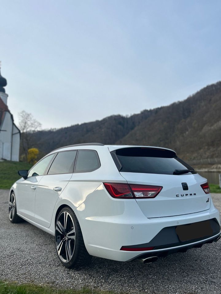 Seat Leon Cupra ST 2.0 TSI Black Line *8 Fach Bereift* in Passau