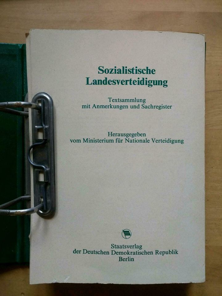 Sozialistische Landesverteidigung Staatsverlag DDR in Nürnberg (Mittelfr)
