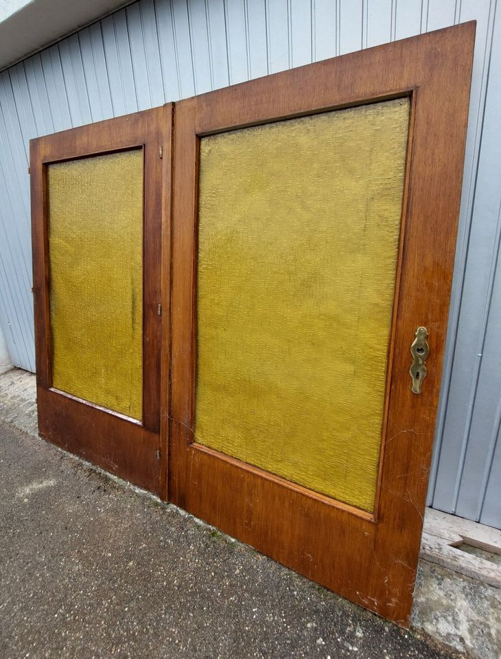 doppelflügliche Tür mit  Holz mit Glasscheibe in Obersontheim