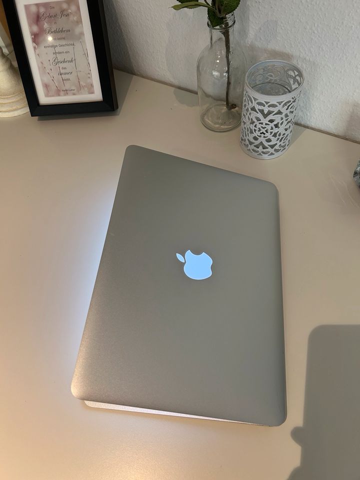 Apple MacBook ⭐️ inklusive Tasche, OVP und Rechnung in Schwieberdingen