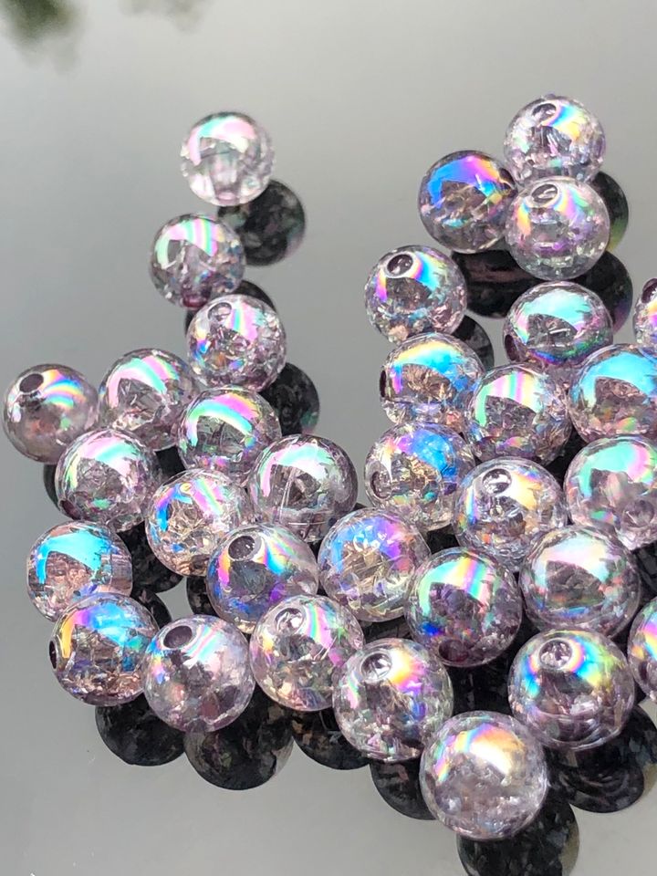 50 Acryl Crackle Perle 8 mm weiß/grau glänzend Regenbogen (#162) in Lauenau