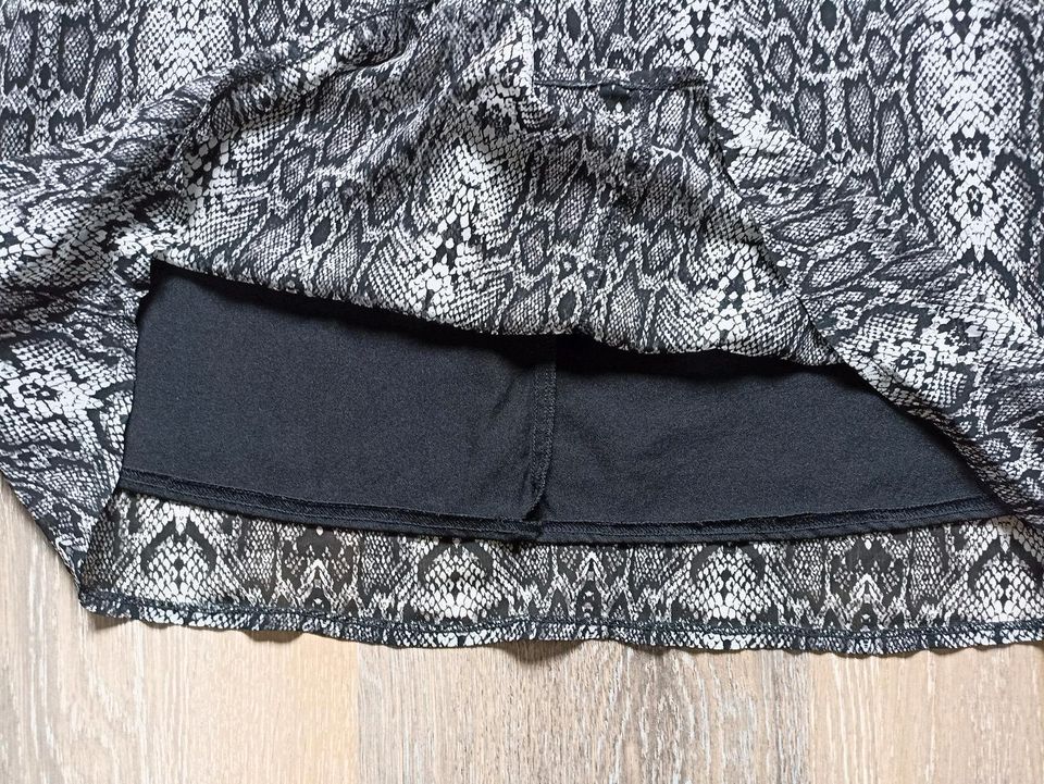 Kleid Sommerkleid H&M Schlangenoptik Grau schwarz XL in Borchen
