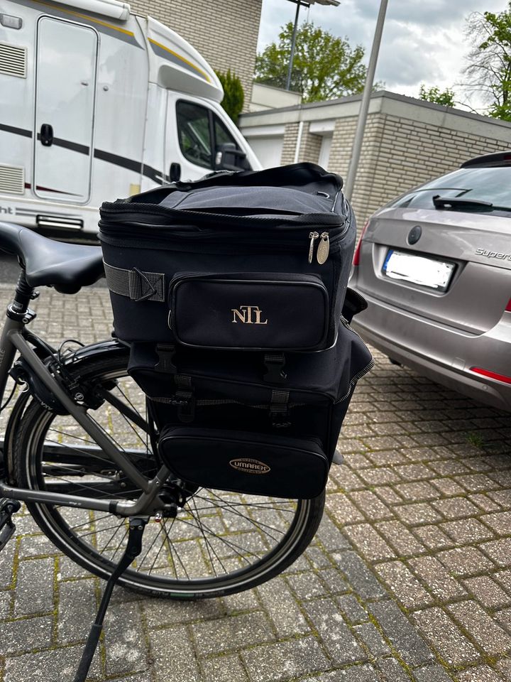 Dreifache! Fahrradtasche  in sehr guten Zustand! in Elsdorf