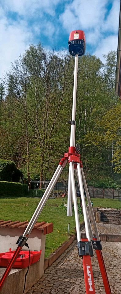 Hilti Rotationslaser mit Stativ und Laserempfänger in Zwickau