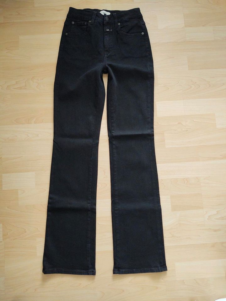 Neu CLOSED Jeans LEAF W27 L33 S/36 schwarz Bootcut Flare Hi Waist in Berlin