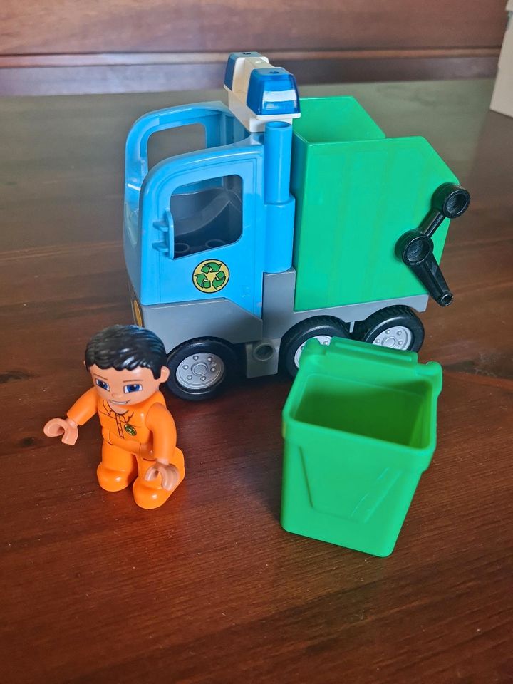 Lego Duplo Müllwagen Minifigur in Kiel