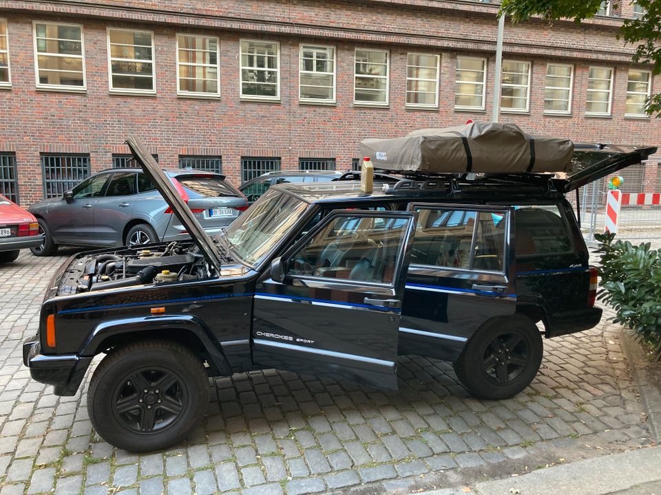 Toller Jeep Cherokee Sport, BJ 2001 in Hamburg