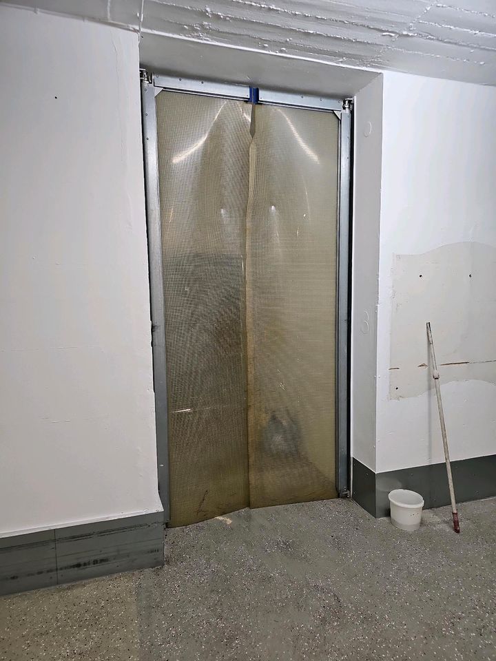 Pendeltür PVC Fleischer Tür Windschutztür in Bottrop