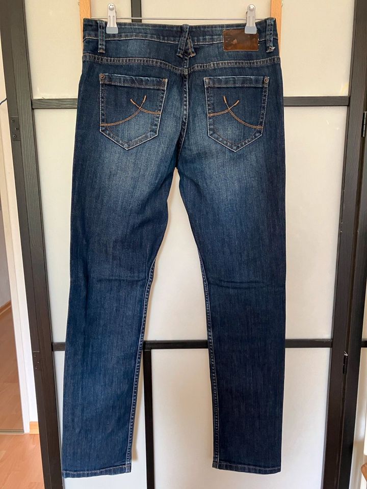 S. Oliver Damen Jeanshose W36 L30 dunkelblau used Look in Bremen