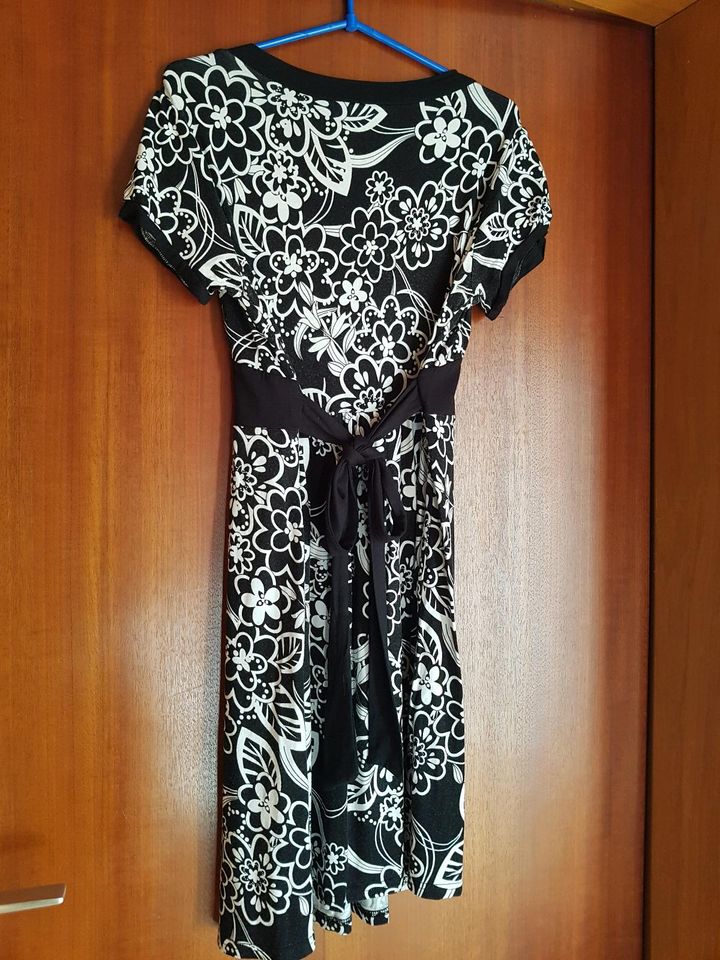 Sommerkleid Strandkleid schwarz weiß Muster Gr M/L in Hannover