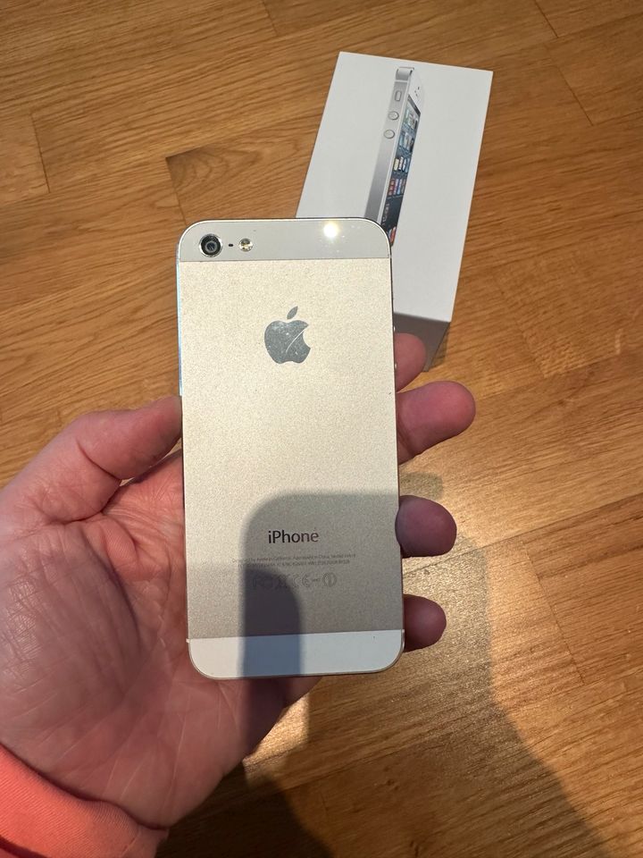 iPhone 5 Silber 16 GB mit originalem Karton in Ismaning