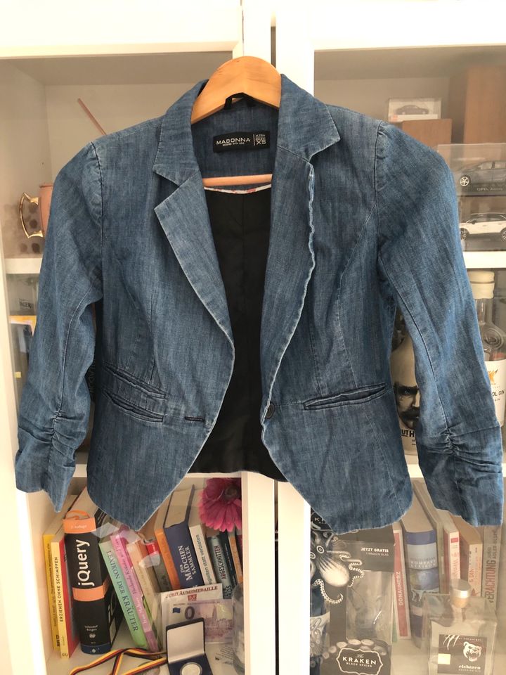 Madonna Jacke Größe XS *Modern* in Lappersdorf