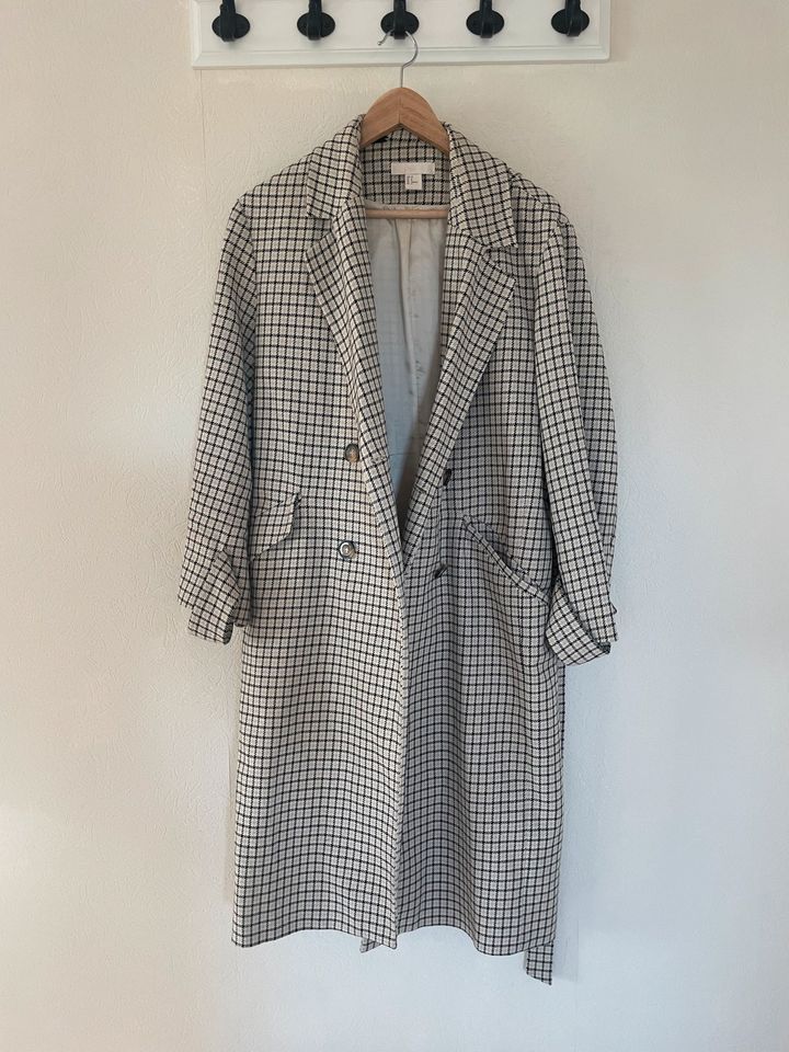 H&M Frühlingstrenchcoat in Hamm