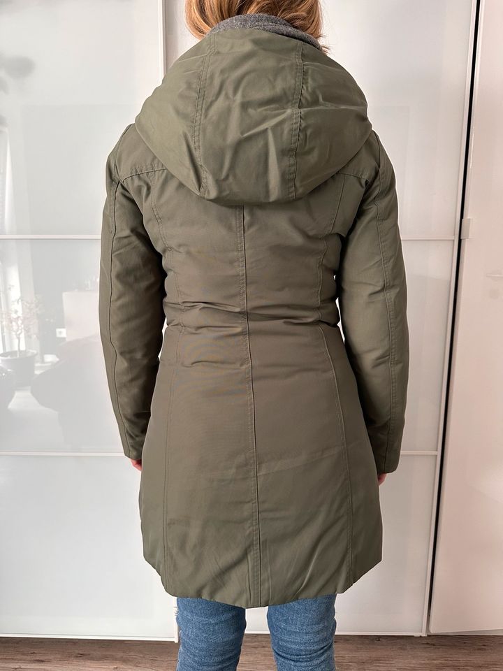 Winterjacke lang BENETTON XS 32/34 grün / khaki in Hannover