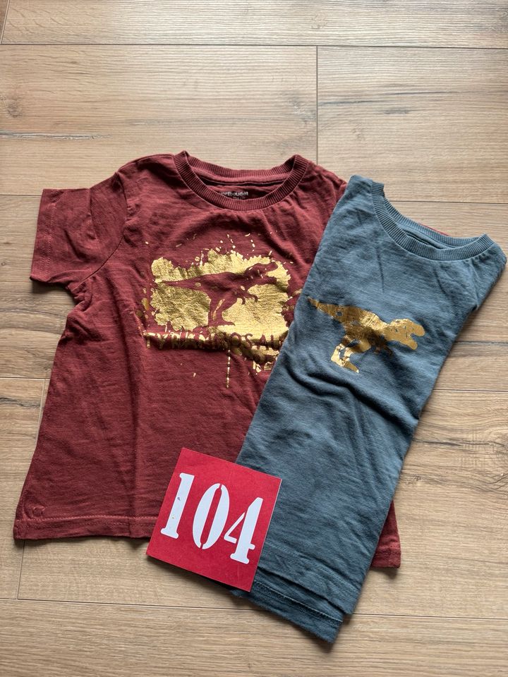 2 T-Shirts gr. 104 in Schöppenstedt