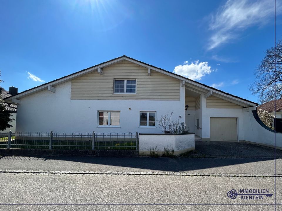 Mehrgenerationenhaus / Geräumiges Mehrfamilienhaus (3 Parteien) mit Garten und Pool in Auloh in Landshut