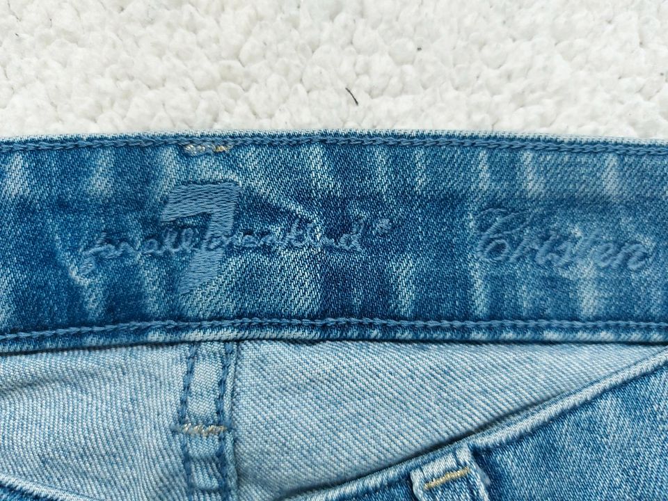 Neuwertige 7 for all mankind Destroyed Jeans Gr.27 in Uedem