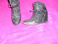 Keilabsatz Stiefelette Gr. 39 Nordrhein-Westfalen - Menden Vorschau