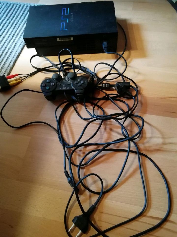 Playstation2 + Controller (Achtung: derzeit nicht funktionsfähig) in Hamburg