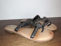 Tolle Tamaris Pantoletten Leder schwarz Gr 38 Glitzersteine Nordrhein-Westfalen - Erkelenz Vorschau