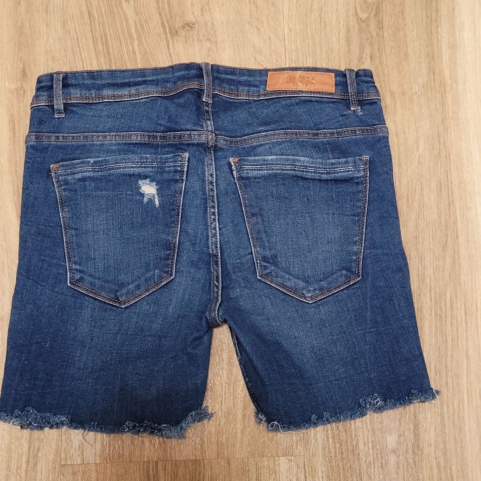 Zara Trafaluc Jeans Shorts 36 blau Vintage Style distressed in Dorsten