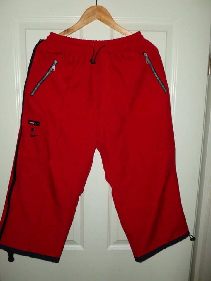 1 original neue rote Nike Sporthose / Haushose vom Januar 2023  * in Schopfheim