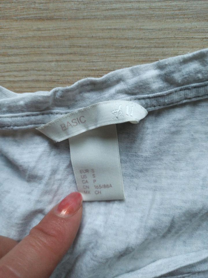 Basic T-Shirt von H&M in Rodgau