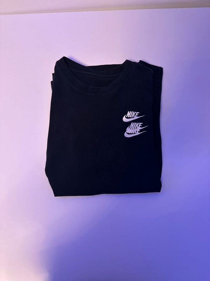 Schwarzes Nike T-Shirt in Willich