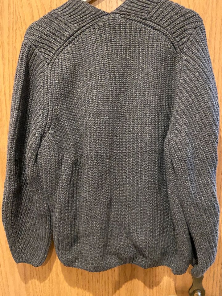 Pullover H&M Gr. M grau Neu!! in Hohenfurch