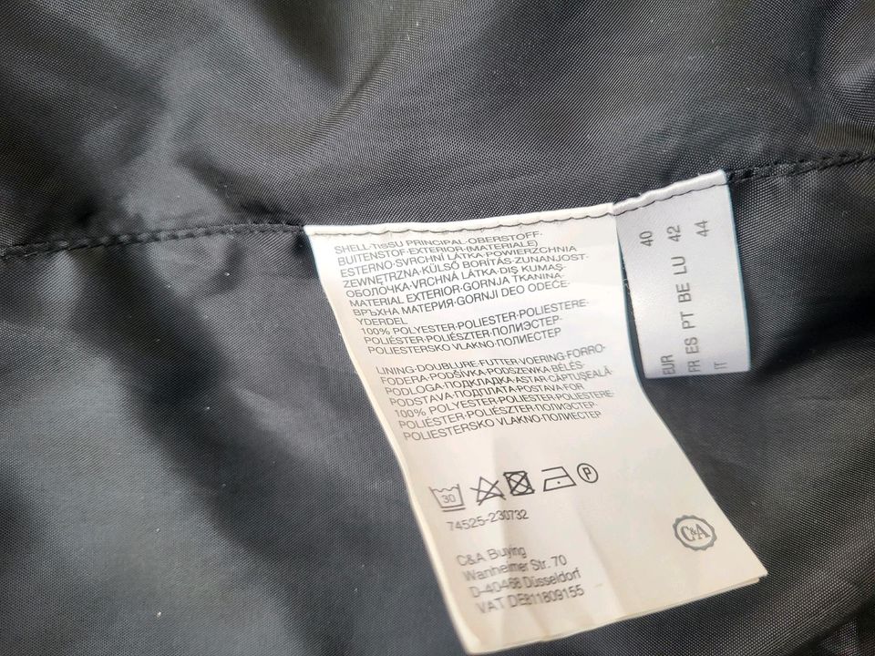 Übergangsjacke / Leichte schwarze Jacke Gr. 40 in Neuhausen