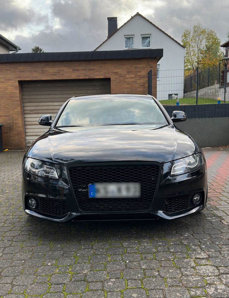 Audi A4 B8 8K S-Line 2.0 TFSI in Lohfelden