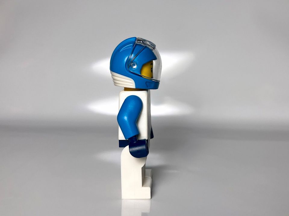 Lego Space Minifigur - Astronaut Female Dark Azure Arms (CTY1722) in Berlin