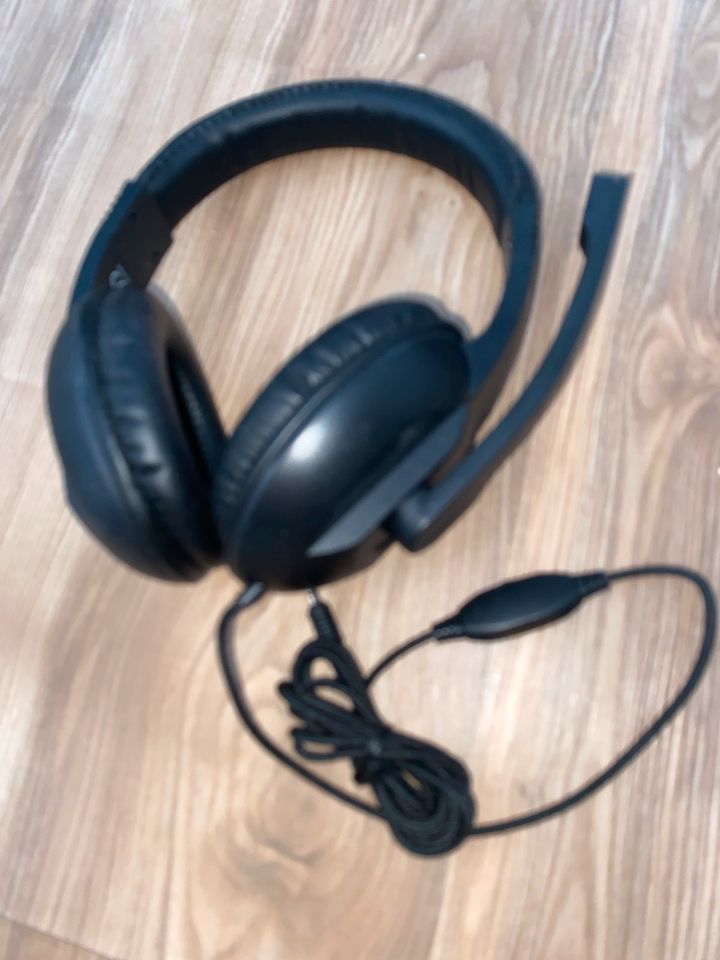 Headset Marke Maxxer mit Lautstärkeregelung in Dinslaken