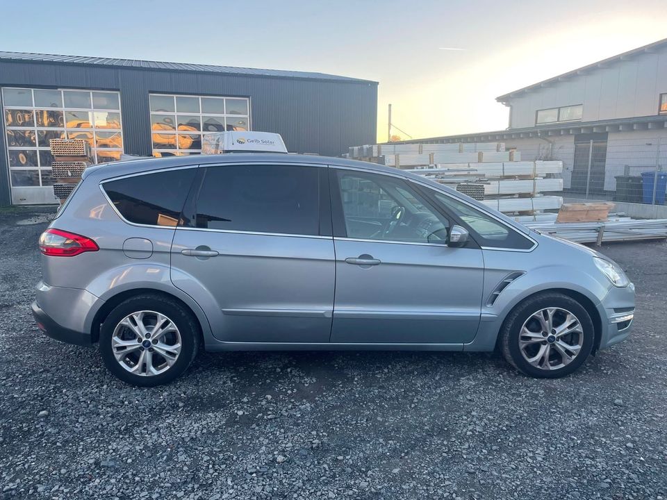 Ford S-Max Titanium in Hungen