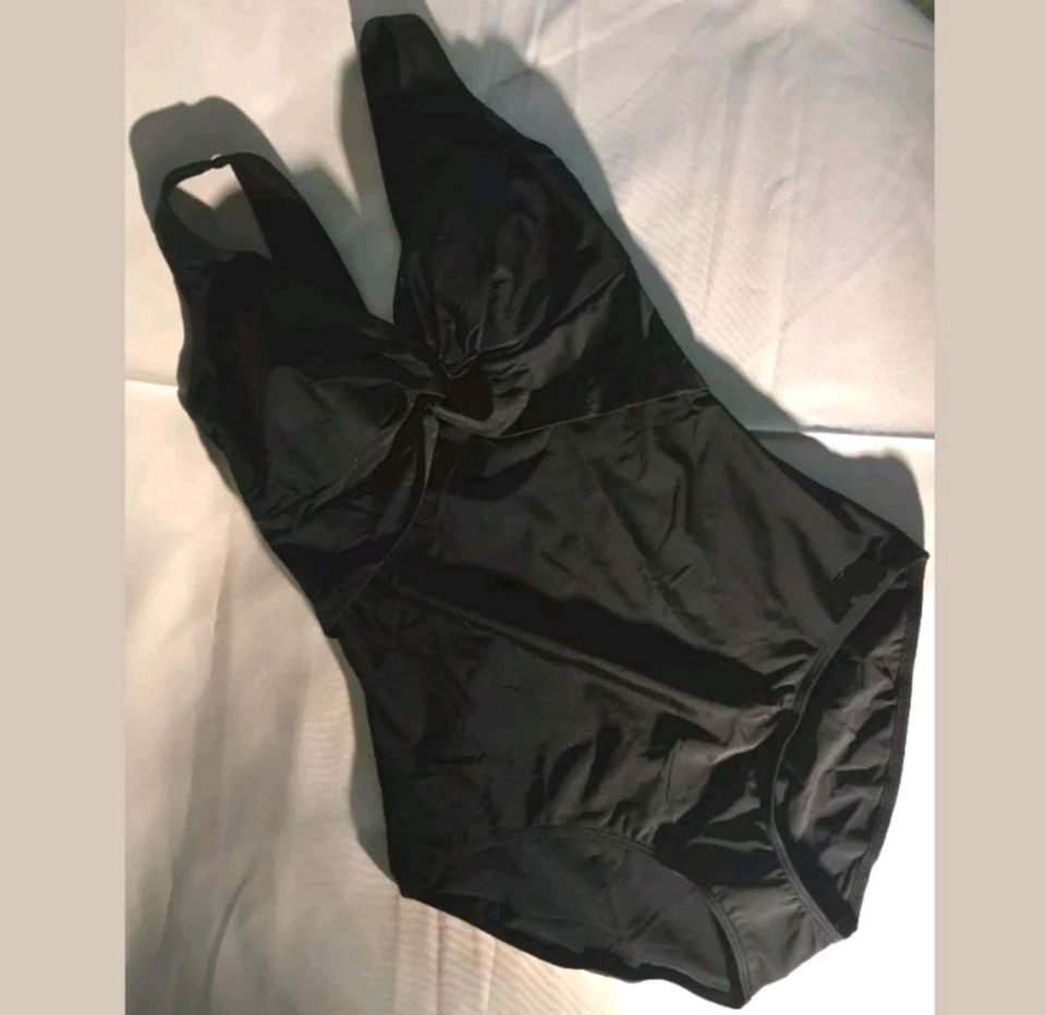 NEU Bauchweg Sport Badeanzug 42 B C schwarz XL Tankini Lascana in Urbach