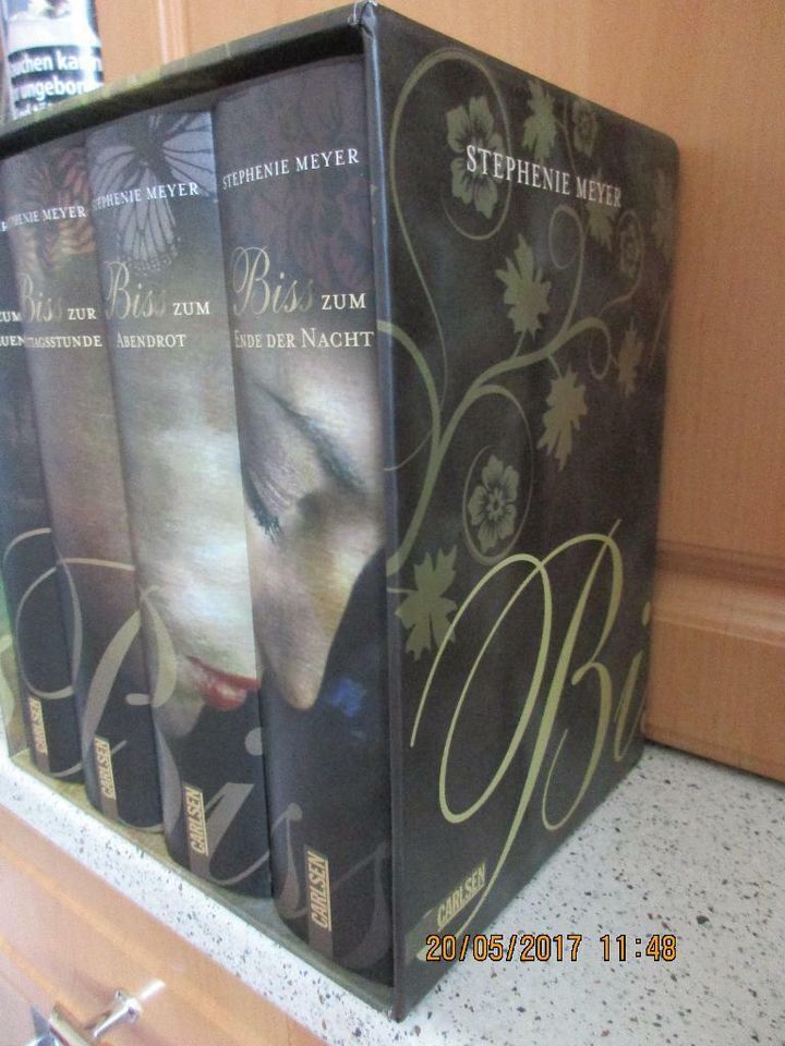 Stephenie Meyer: "Twilight" alle Teile im Schmuck-Schuber / Box in Lutherstadt Wittenberg