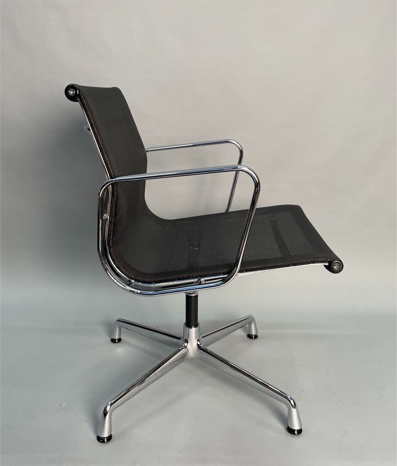 Vitra EA 108 Netzgewebe Ray & Charles Eames Stuhl in Düsseldorf