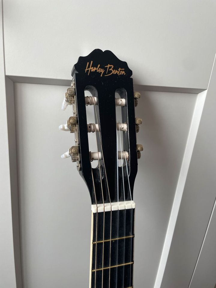 Harley Benton Gitarre schwarz in Wölfersheim