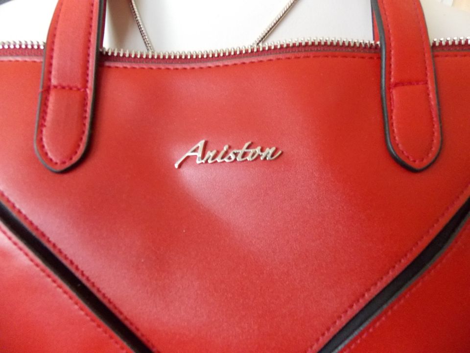 Rote Handtasche von Aniston in Hünstetten