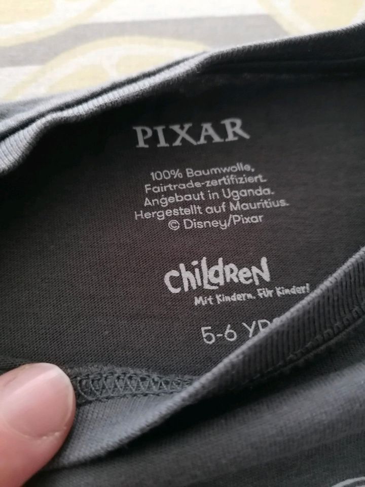 T-shirt von Pixar in der Größe 116 in Hamburg