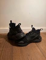Nike Air Huarache schwarz 37,5 Sneaker Hessen - Königstein im Taunus Vorschau