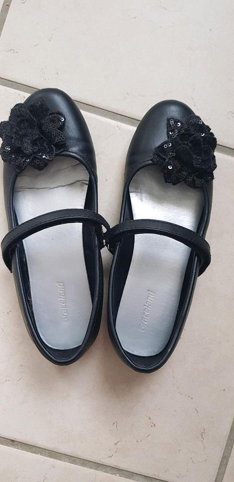 Schicke Schuhe Ballerinas in schwarz Mädchen 33 in Köln