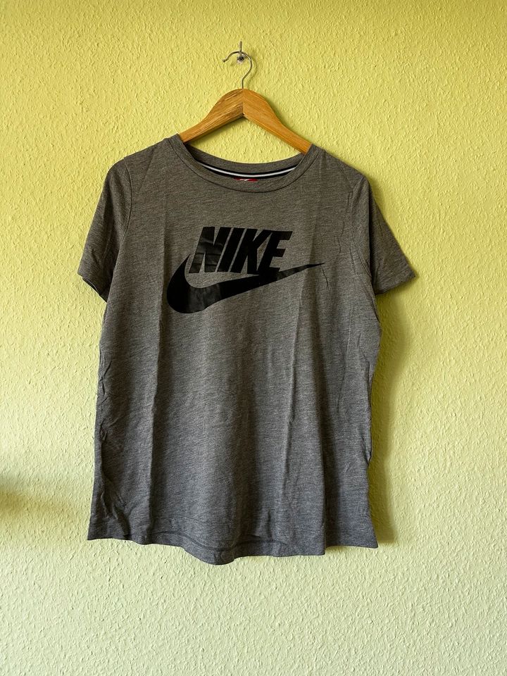 Nike T-Shirt in Taucha