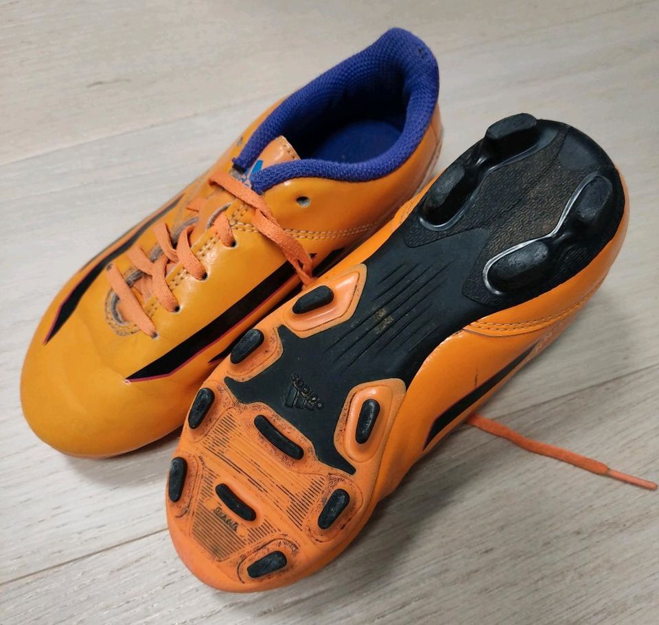 Adidas Kinder Fußball Schuhe in Diedorf
