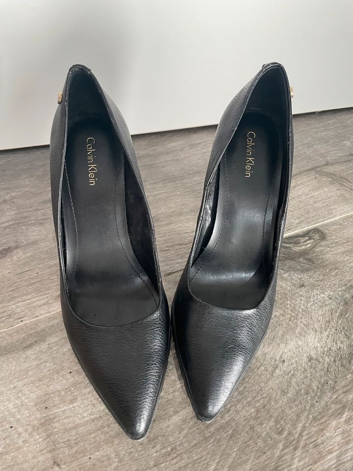 Calvin Klein Pumps Highheels gr 39 schwarz in Bentwisch