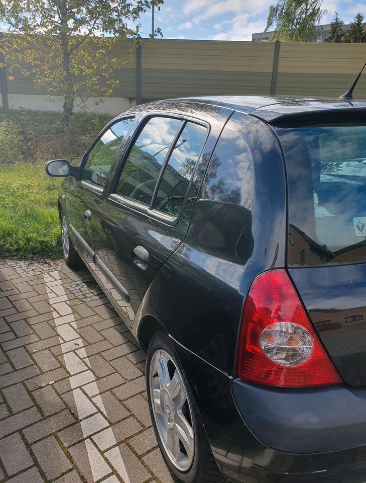 Renault Clio in Ronnenberg