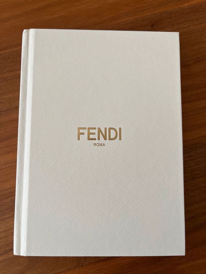 Fendi Notizbuch Notebook Goldrand weiß Creme in Berlin