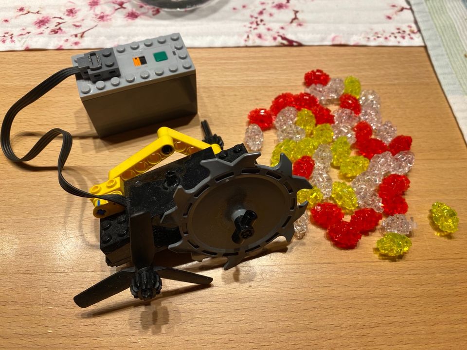 Lego Zug Motor und Edelsteine - Teil 9 in Riemerling