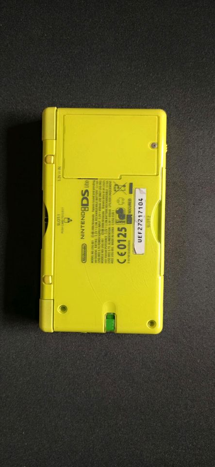 Nintendo DS Lite Hellgrün mit Ladekabel und Tasche in Kirchhain